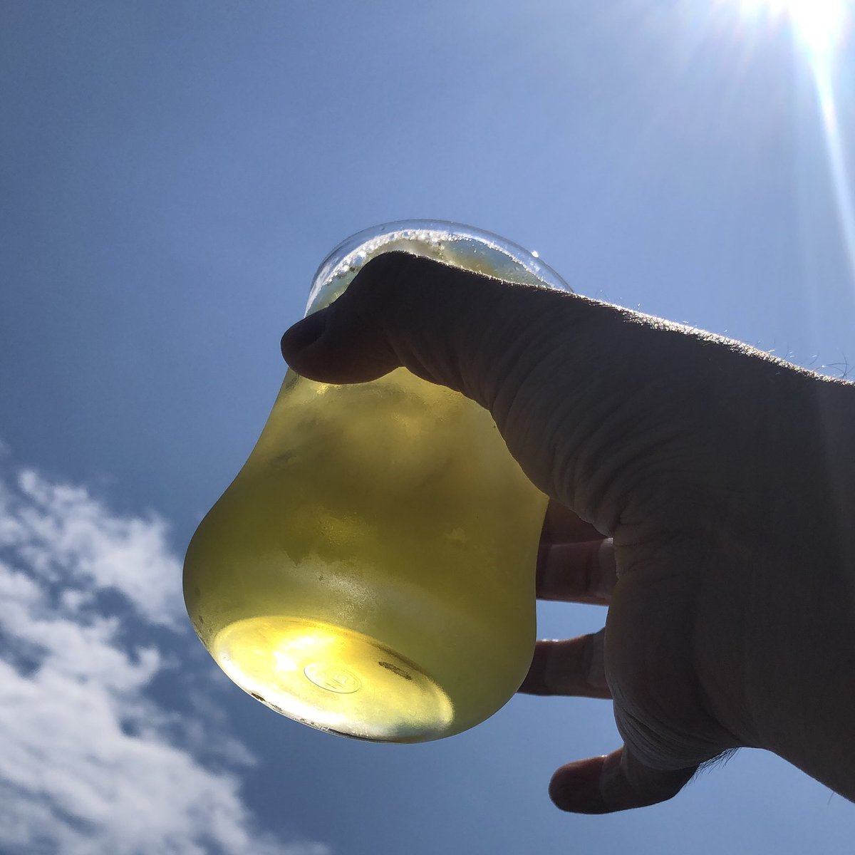 気温が高い日中☀️を使ってに２日間じっくりとドリップ式氷出し🧊🍃で抽出した玉露芽茶をオンザロックでいただきます🍵🧊
↑ 茶葉🍃の発酵＆劣化を防ぐ為、夜🌙💤は冷蔵庫で寝かせてました😅

＃茶好連

↓溜まりに溜まった🍵🧊
熱中症予防を祈願🙏しながらカンカン無双な太陽☀️と共に📷