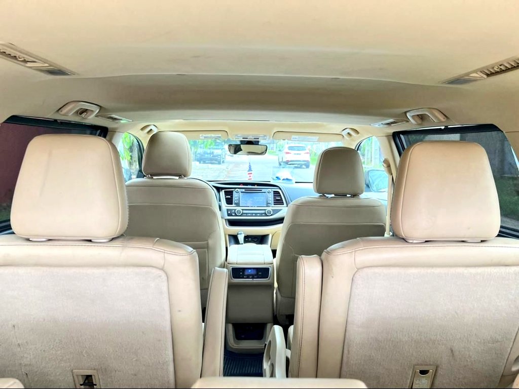 MaximeBationo's tweet photo. 🚨🚨 RAPIDE RAPIDE🚨🚨

TOYOTA HIGHLANDER    2019 

ESSENCE AUTO 6 CYLINDRES 
62 000 km 7 PLACES CLIMATISÉE 
FULL OPTION PAPIER À JOUR 

Prix 19.800.000 FRCFA 

CONTACT : 0140780004/ 0505963009 https://t.co/mjGOeaNWZV