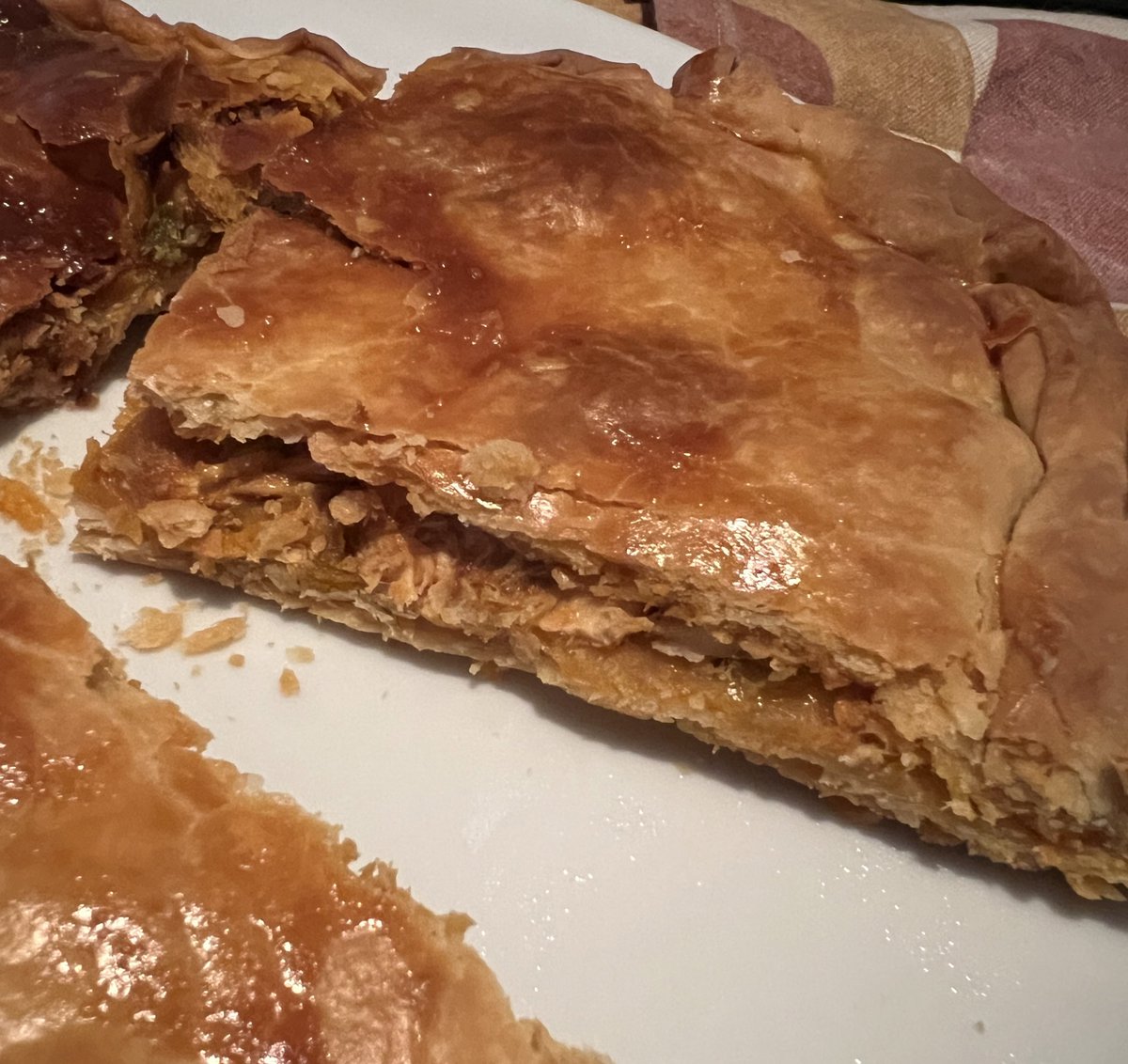 ChefZRRB's tweet photo. Empanada de ijada de bonito encebollado con tomate
Hecho en casa

Chef ZR 👨‍🍳 

#empanada 
#casera 
#ijada 
#bonito 
#homemade
#hechoencasa
#chefzr 
#ricorico
#cocinillas
#healthyfood 
#HealthyEating 
#Recetas 
#recipies https://t.co/KGSM4pe9l9