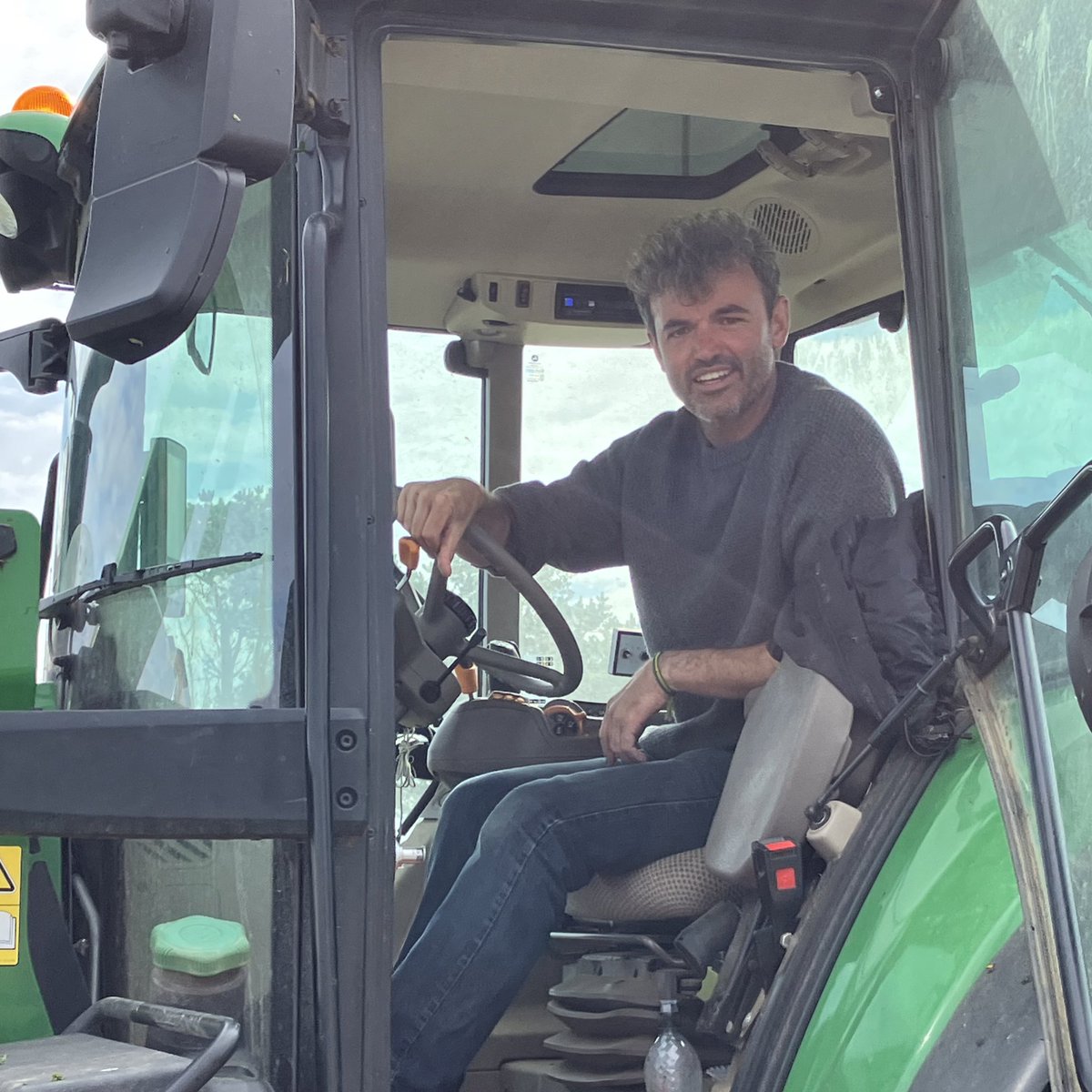 Today’s boss <a href="/Stuart_Oates/">Stuart Oates</a> , who drove his tractor to work @BBCCountryfile