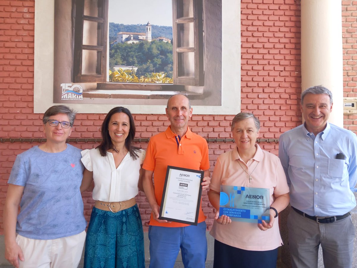El colegio ha recibido el certificado de AENOR que nos acredita como COMEDOR SOSTENIBLE.
Lo celebramos con entusiasmo. <a href="/SalesianasEs/">Salesianas España</a>