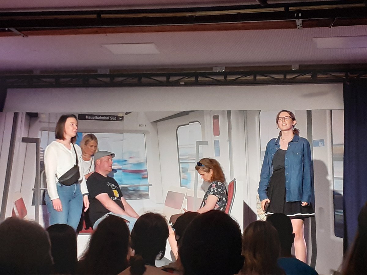 Vorfreude auf die #U5Hamburg: In einem Musical im <a href="/Brakula/">Brakula</a> erzählten Schüler*innen der Stadtteilschule Bramfeld &amp; der Chor Bramfeld’s Best Choice die Geschichte eines Liebespaars - mit 1. Begegnung in der neuen U5. Wir geben alles, damit aus dem Happy End Realität werden kann 🥰