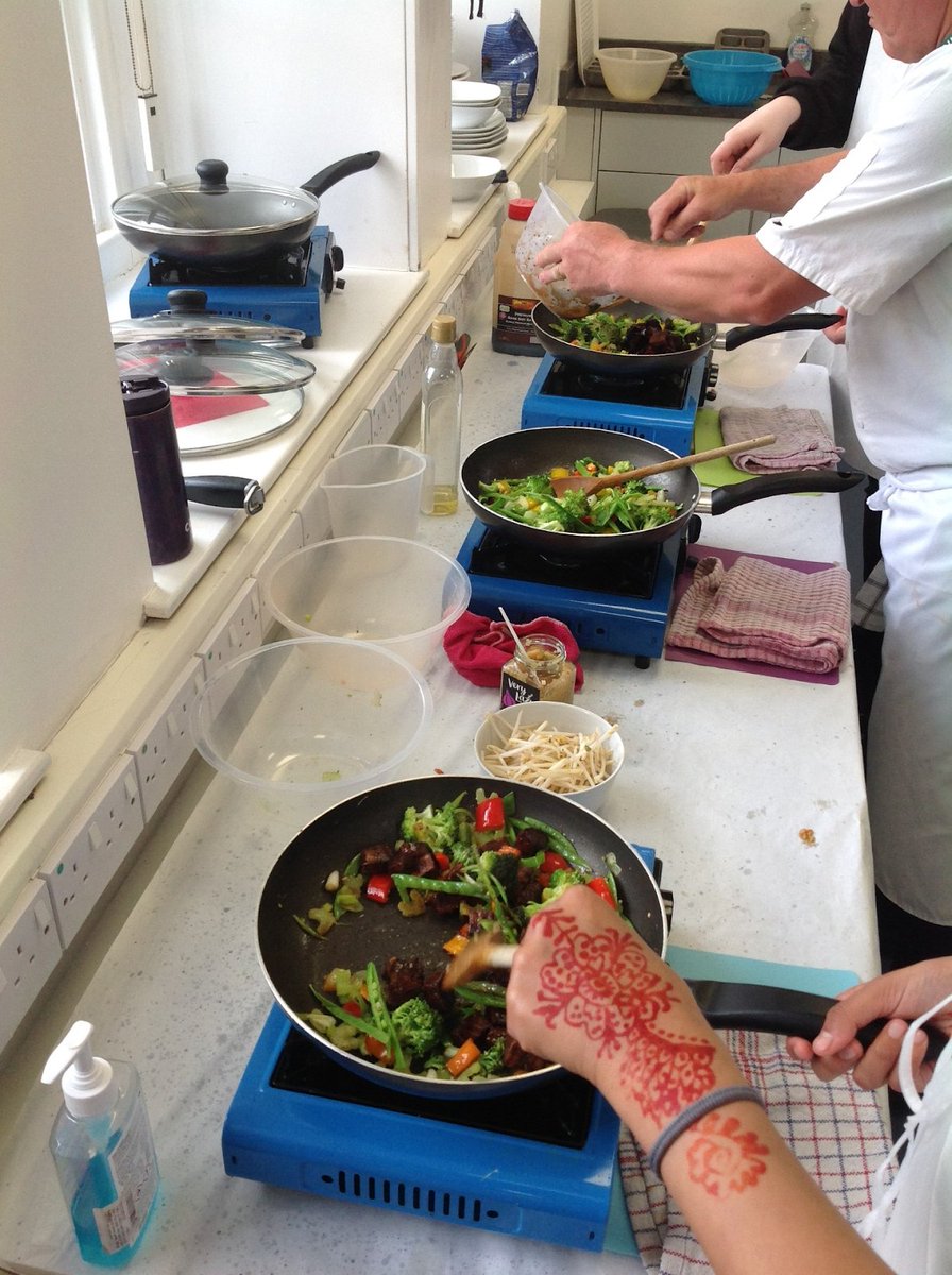 Thank you so much to @cookingmad from @ChefsAdoptaSch for working with us yesterday. The pupils had an amazing day and the food was delicious. The pupils are still buzzing about it today @JG_Hospitalhead @NexusMat @nexus_MAT @SheffChildrens #sheffieldissuper #hospitaleducation