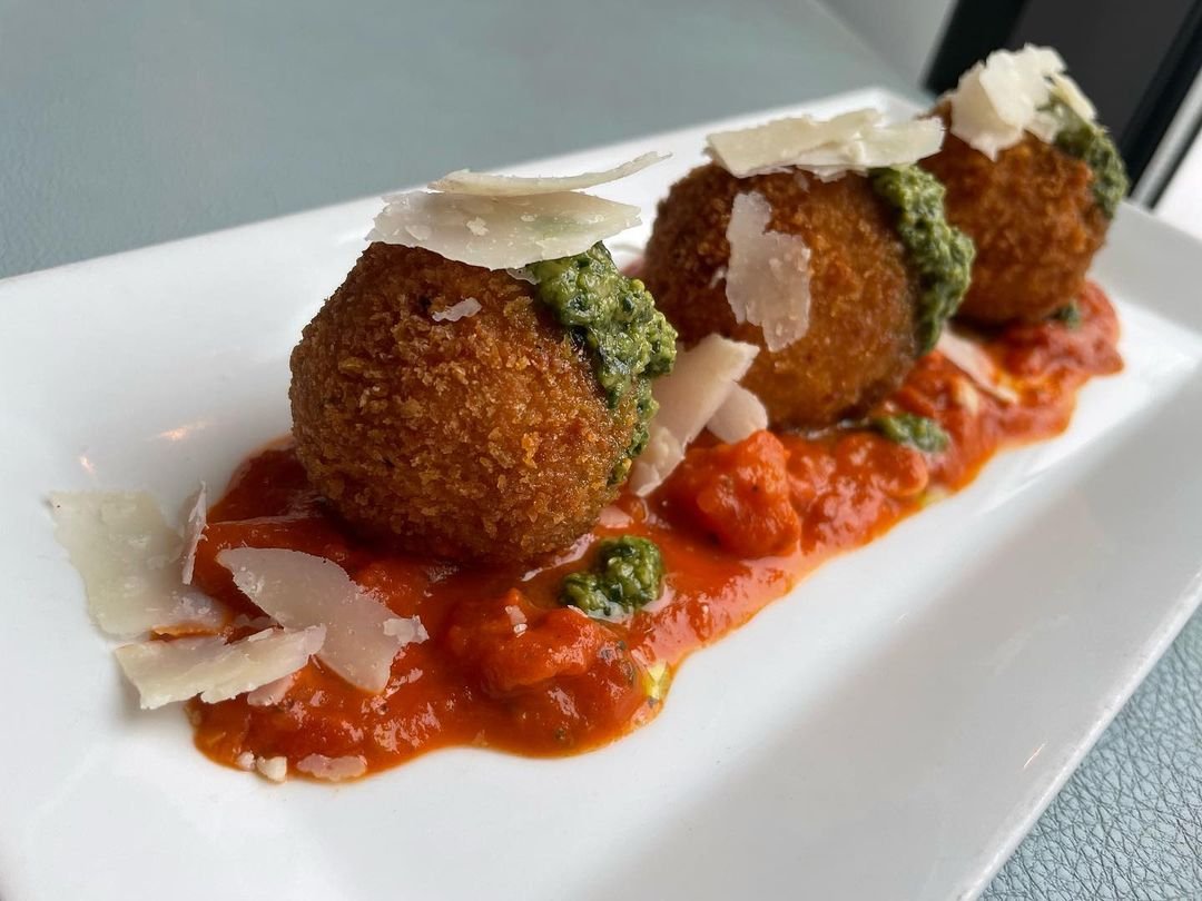 d_bar_denver's tweet photo. Raise your hand if you like Arancini and San Marzano Pomodoro!!!
#dbardenver #dbar #arancini #pomodoro #sanmarzano #denverfoodie #denverfoodscene #denverhappyhour https://t.co/n7zWiwRDmR