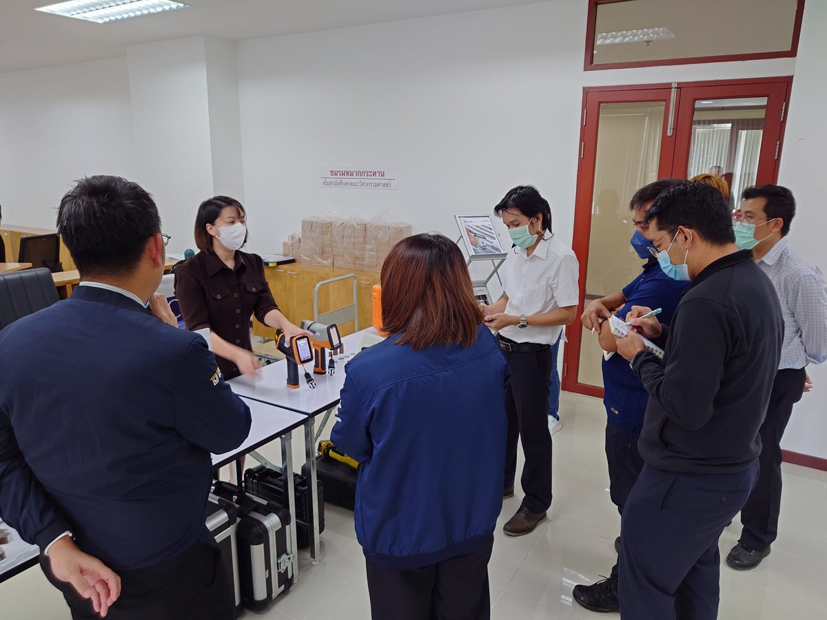 hitachihtas's tweet photo. Our Thai distributor Chemical House & Lab Instrument participated in a Rail Welding Repair workshop by the National Metal Materials Technology Center. They demonstrated how our PMI Master Smart, X-Met & Vulcan can inspect weld repair in railway tracks. #oes #xrf #metaltesting https://t.co/J6GCByRVsf