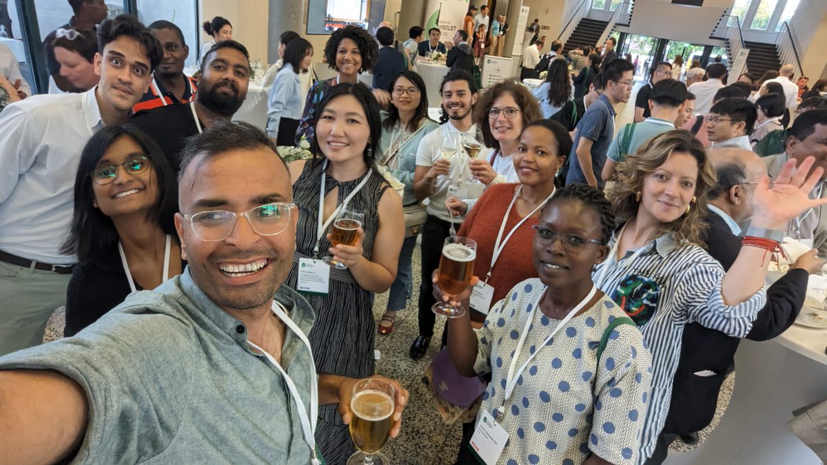 Dr. Arjun Cherevotan House (@cherevotan) on Twitter photo Was excited to meet, interact & self clicked with Deutschland President Frank-Walter Steinmeier at reception of Research Scholars of Humboldt foundation <a href="/AvHStiftung/">Humboldt-Stiftung</a> ... also got thrilled to meet other Humboldtians as a part of 70th Annual meeting.... Was excited to meet, interact & self clicked with Deutschland President Frank-Walter Steinmeier at reception of Research Scholars of Humboldt foundation <a href="/AvHStiftung/">Humboldt-Stiftung</a> ... also got thrilled to meet other Humboldtians as a part of 70th Annual meeting....