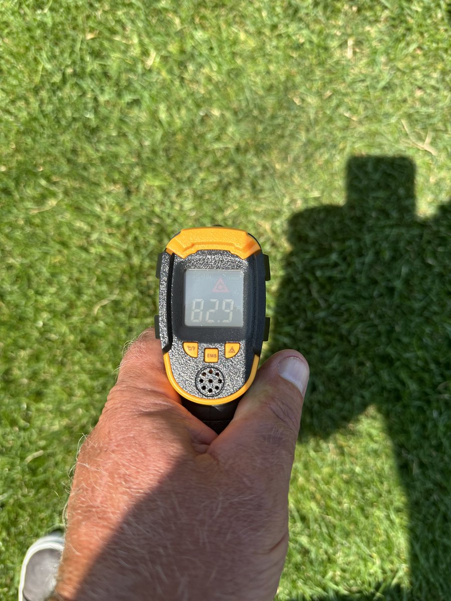 AndyOmmen1's tweet image. Had to do it. 
84° air temp
82° natural grass 
114° - 118° on synthetic infield
114° on asphalt parking lot (no pic)
Natural grass &amp;gt; plastic