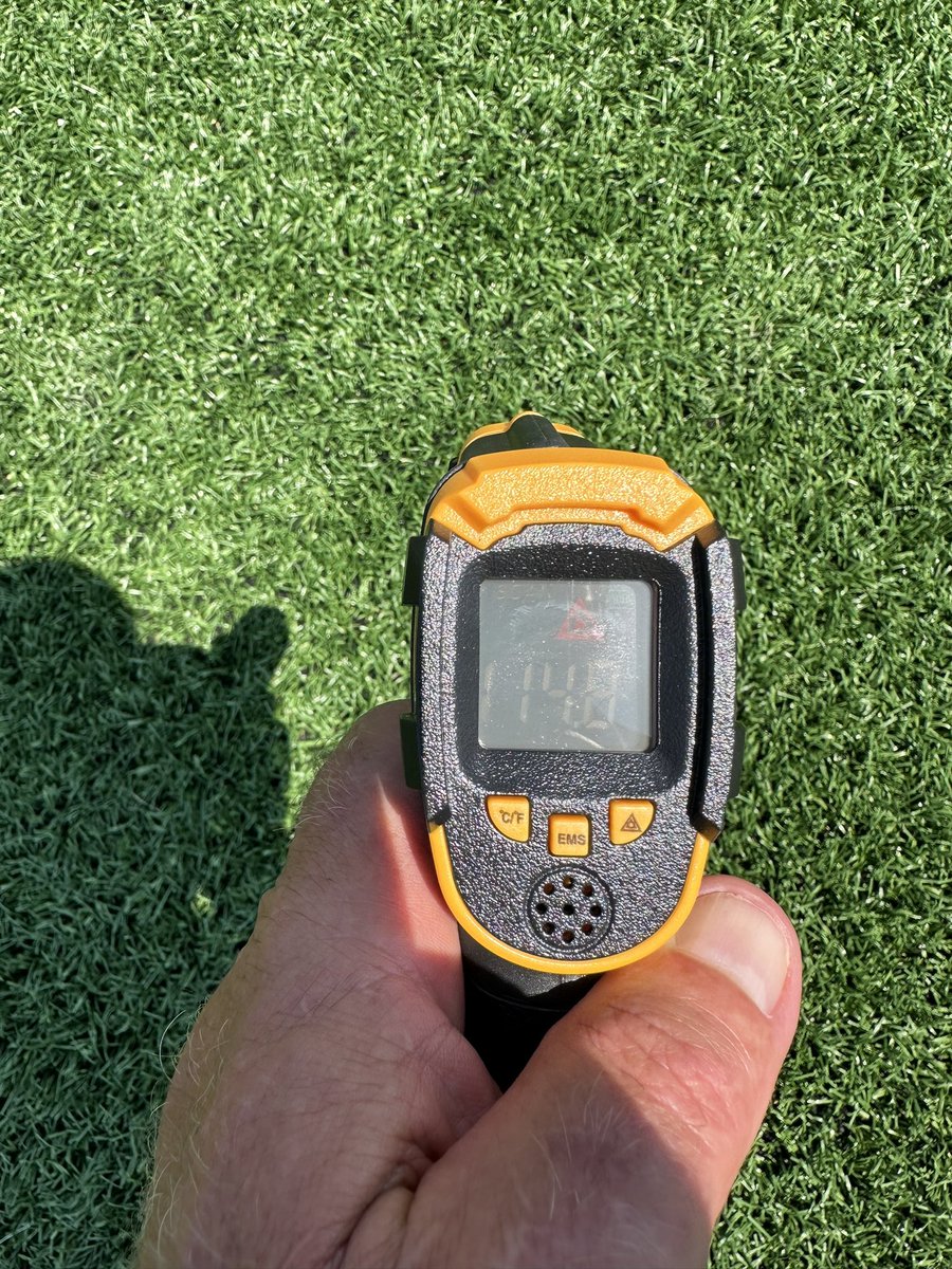 AndyOmmen1's tweet image. Had to do it. 
84° air temp
82° natural grass 
114° - 118° on synthetic infield
114° on asphalt parking lot (no pic)
Natural grass &amp;gt; plastic