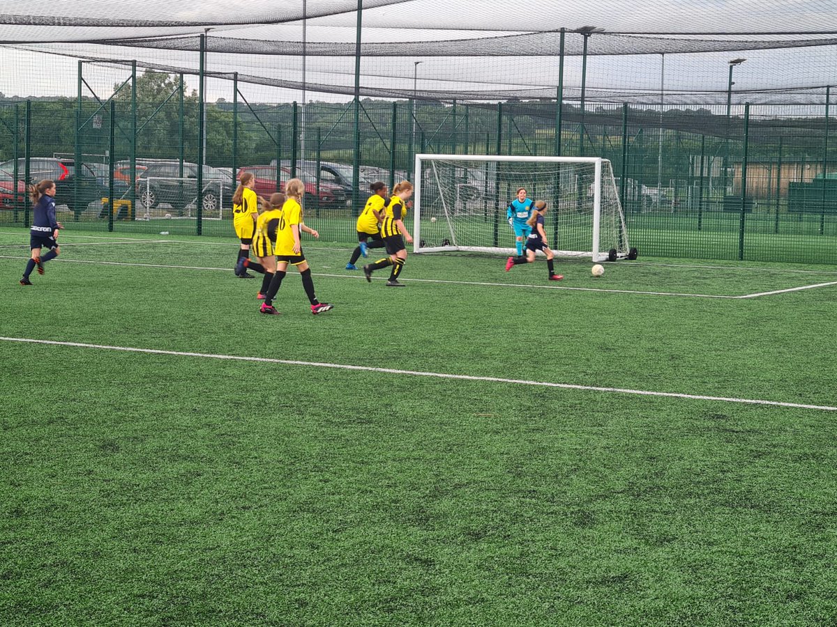 OUFCcommunity's tweet photo. Last night we hosted the Witney Vikings at the Oxford United Training Grounds.

⚽️Our Development Centre U10 Girls played a brilliant game against the U10 Hornets.

😁Despite the weather, the girls played some excellent football and had smiles on their faces throughout.

#OUITC https://t.co/f5PJTwmlbe