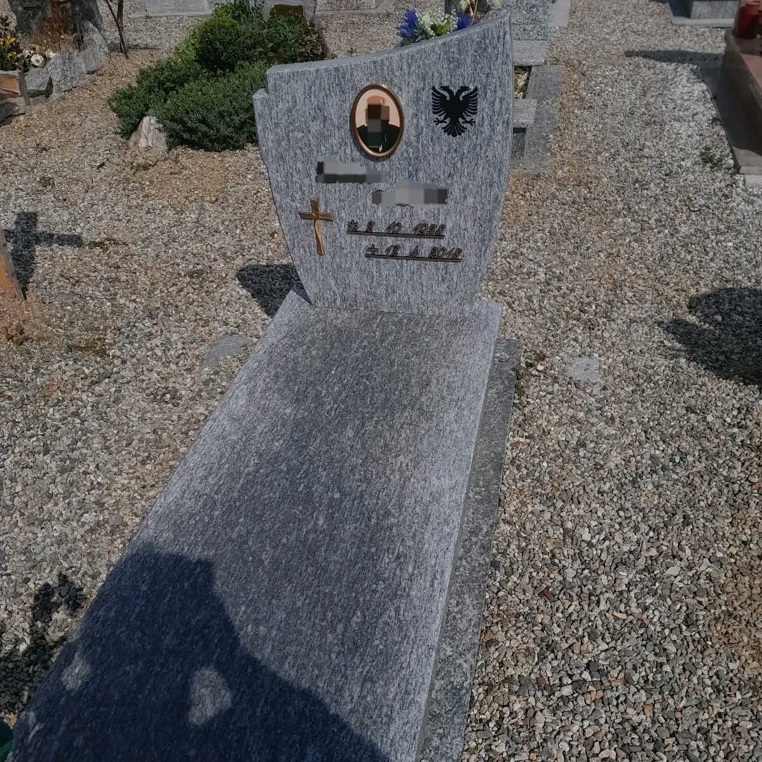 olmar_di_olli's tweet photo. Copritomba realizzato in Luserna lucida con incisione stemma su richiesta.
#olmarmarmi #luserna #Cuorgnè #canavese #piemonte #artefuneraria https://t.co/3ngSz8KHDw
