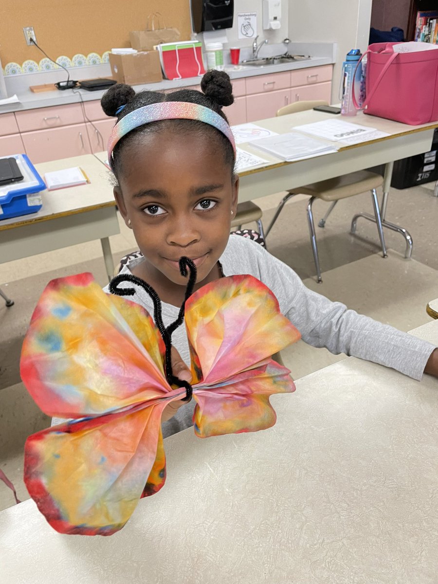 avoliverio's tweet image. We completed our STEAM activity today and made beautiful butterflies out of coffee filters! 🦋☀️🌈  #GECDSBSLP2023 @gecdsbpro @MrsPPich @MrsTDugan