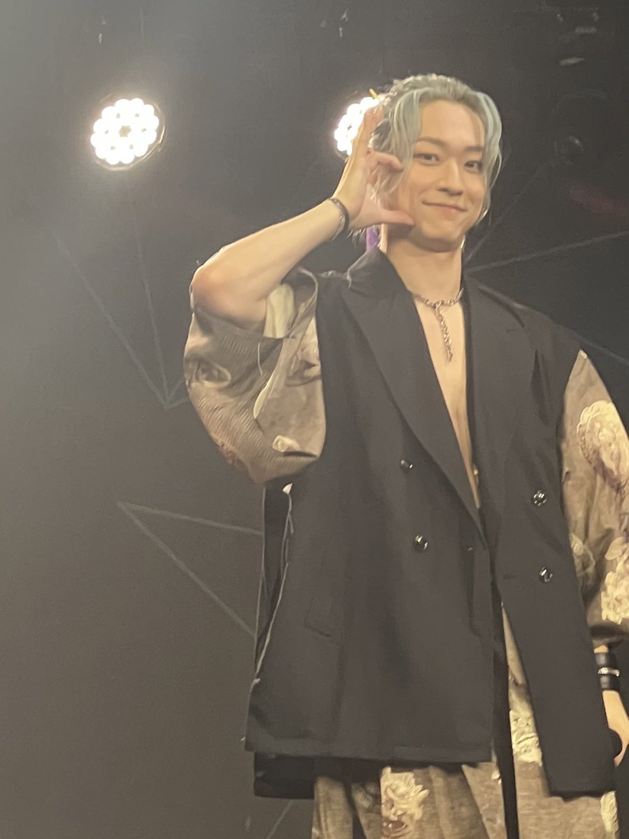 nik_sol_0720's tweet photo. めちゃくちゃかっこいいのに褒められると照れちゃうかわいいところ、ファン思いなところ全部だいすきです
まってます！いってらっしゃい！

並んでる時とかお話してくれた方ありがとうございました〜！楽しかったです！
ユンソルさんがいちばん！🧡🧡🧡 https://t.co/jqvtQAwqyv