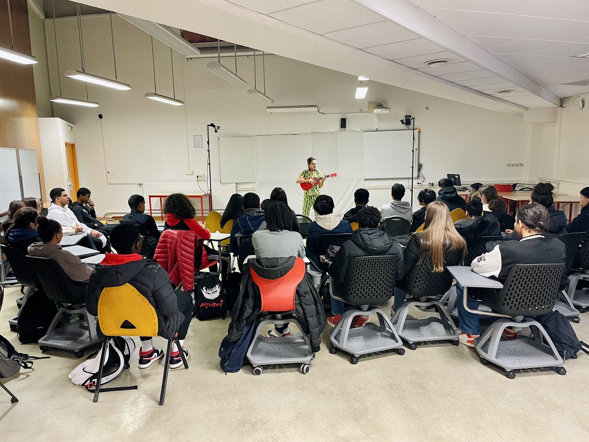 Zoom sur notre soutien au programme d’éducation artistique et culturelle du @FESTIVALAUTOMNE, qui propose à 1 500 élèves de 17 lycées parisiens et du Grand Paris de découvrir et expérimenter la création contemporaine au travers de spectacles, concerts, expositions, ateliers…