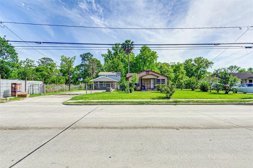 RFSkinHolly's tweet photo. Charming 6 BD/ 3 BA in Houston has a lot to offer. Call/text/DM me for info.  https://t.co/g5yu77Fm8A https://t.co/hN674X8mgu