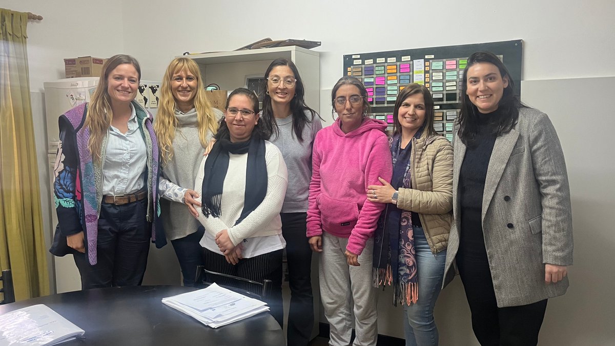 CienciaSantaFe's tweet photo. #LaCienciaAlTerritorio | En #LasPetacas, la secretaria @BaimaMarina y la subsecretaria @elianaeberle visitaron la EEM N°337 “Brigadier Estanislao Lopez”.
🦟 Conocieron el proyecto en el que trabajan estudiantes de 2° año, quienes diseñaron pastillas para ahuyentar mosquitos. https://t.co/XtyyhV2RvM