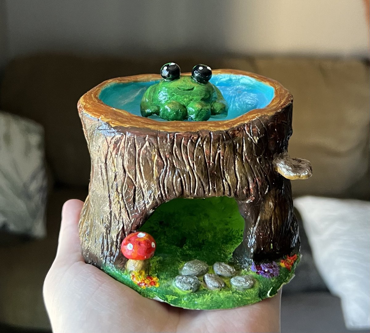 kmizzlee's tweet photo. my first ceramic tea light wax melter 🐸🍄💐 https://t.co/mupDpKwwkw