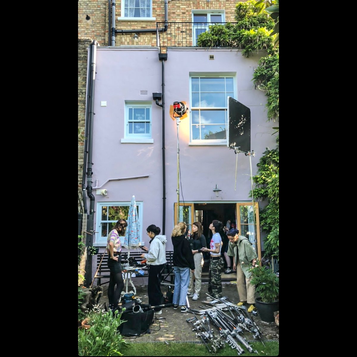 GenesisHire's tweet photo. Recently we supported FemFilm in their latest works : 'Two Women And A Dead Man'

These pictures exemplify the spirit of filmmaking : getting down &amp; dirty

#WomenInFilm 📸🎬🎥

#GenesisKit #SpottedOnSet #LegendaryDirector #SupportWomenInFilm #ShootingOnTheFloor https://t.co/1ffqzqAPCR
