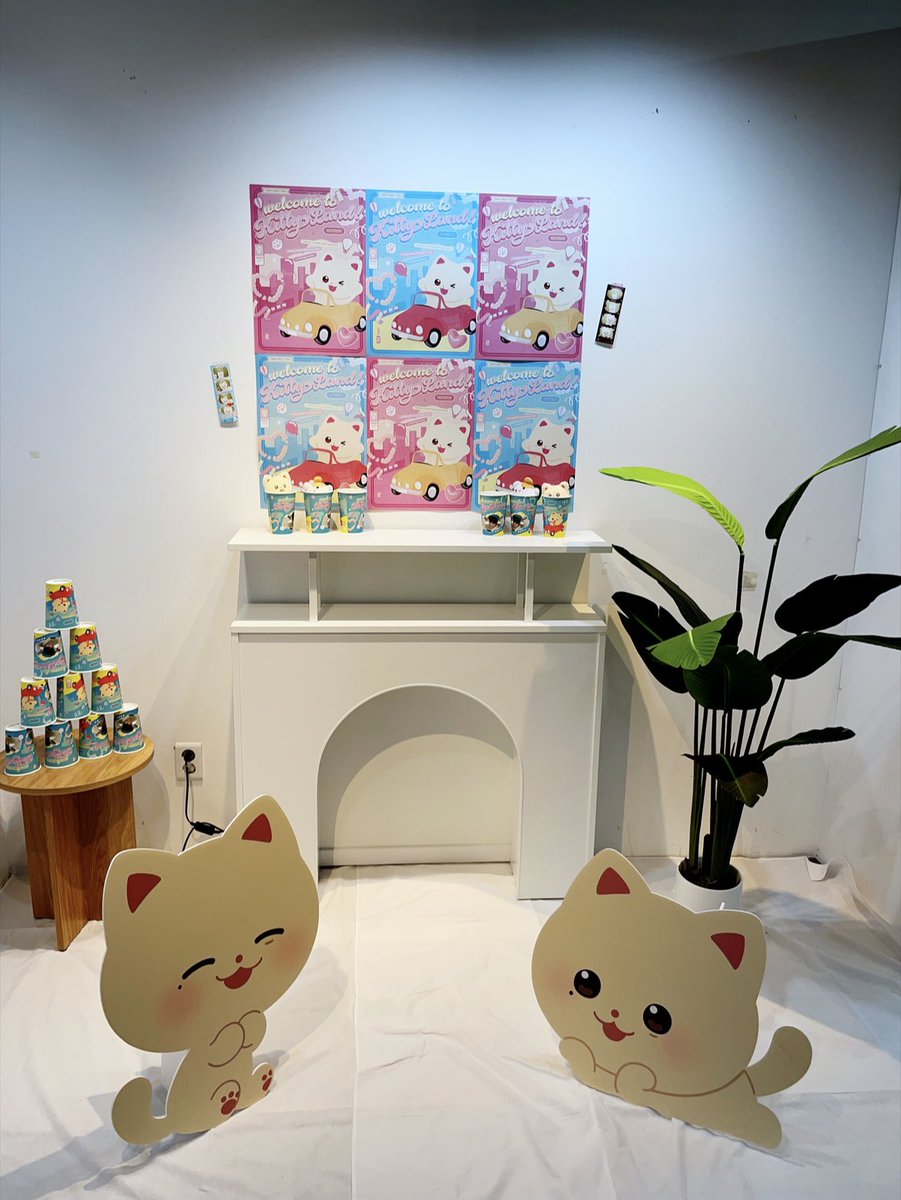 0712_O712's tweet image. 🔖 카페 러키더키
#WELCOME_TO_KITTYLAND 
늘 믿고 가는 인사이드님 생카! 올해도 역시 최고였어요! 2층에 사진들이랑 꾸밈도 모두 다 너무 예뻤고, 특전도 진짜 알차고 귀여웠어요👍마카롱 좀 더 먹을걸ㅋㅋ 럭드는 사정상 못했지만, 인성네컷도 찍고 정말 즐거웠어요:)늘 감사합니다❤️