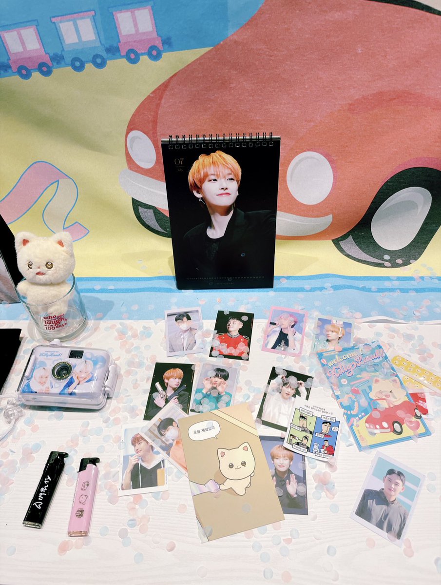 0712_O712's tweet image. 🔖 카페 러키더키
#WELCOME_TO_KITTYLAND 
늘 믿고 가는 인사이드님 생카! 올해도 역시 최고였어요! 2층에 사진들이랑 꾸밈도 모두 다 너무 예뻤고, 특전도 진짜 알차고 귀여웠어요👍마카롱 좀 더 먹을걸ㅋㅋ 럭드는 사정상 못했지만, 인성네컷도 찍고 정말 즐거웠어요:)늘 감사합니다❤️