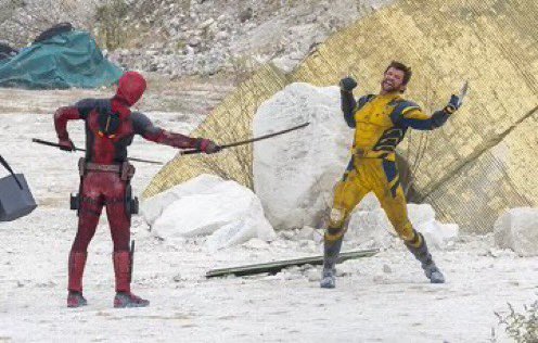 XMenUpdate's tweet photo. Deadpool vs Wolverine 😂 https://t.co/1DmJCIYf0j