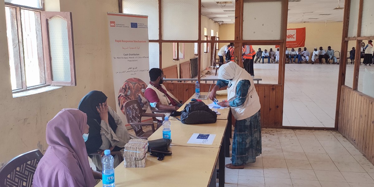 We provided cash assistance to families who fled #Khartoum and live in 30+ #displacement sites in White Nile state, thanks to the support of @eu_echo @ECHO_CESAfrica.This helps them cover some basic needs and support local markets.  

#KeepAnEyeOnSudan #Togetherforsudan