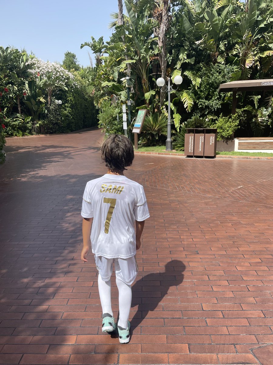 Hala Madrid <a href="/realmadriden/">Real Madrid C.F. 🇬🇧🇺🇸</a>  !