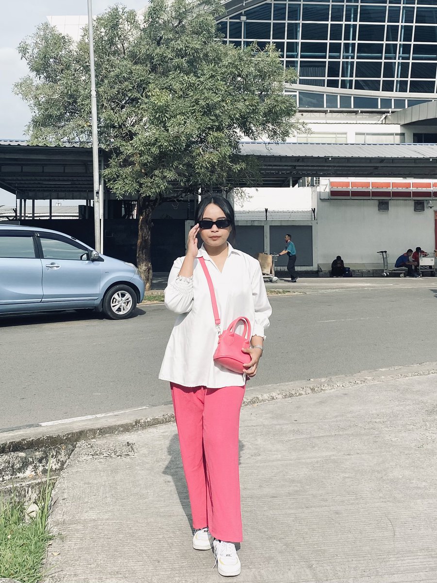 udahbobo's tweet photo. pulang harus sudah ada gelar didepan namamu nah💓🧚🏻‍♀️ https://t.co/aAsvRtfKOB