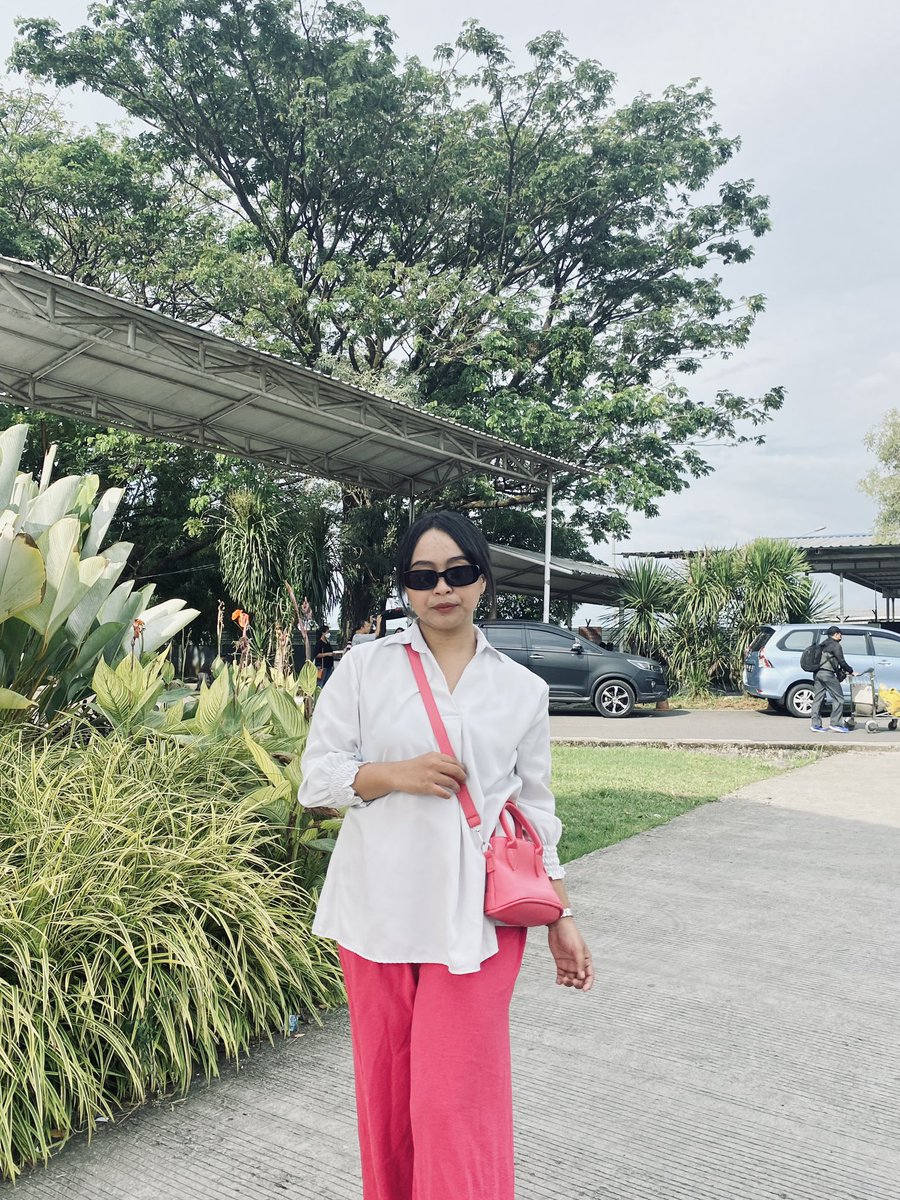 udahbobo's tweet photo. pulang harus sudah ada gelar didepan namamu nah💓🧚🏻‍♀️ https://t.co/aAsvRtfKOB