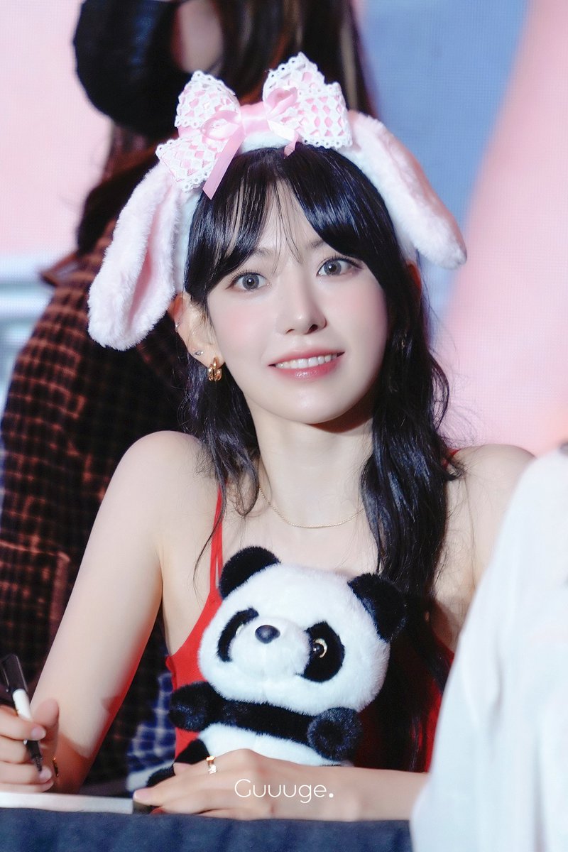 Guuuge_'s tweet image. 230709 一直娱广州线下签售 
粉耳兔兔樱花~🌸立耳垂耳的翻转魅力也完全把握的小樱花！今天对视了 心空🥺🤲🥰
#宮脇咲良 #SAKURA #사쿠라 #ックラ #さくちゃん #サクラ #르세라핌
#ルセラフィム #LE_SSERAFIM