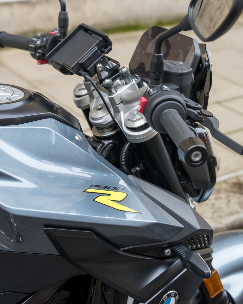 BMWPL_Bikes's tweet photo. Behind the muscular gestures of the F 900 R stands pure riding enjoyment. The tank is towards the front providing optimal mass distribution and a short tail. The compact underfloor silencer supports this crisp look. https://t.co/FpvyOnraqH