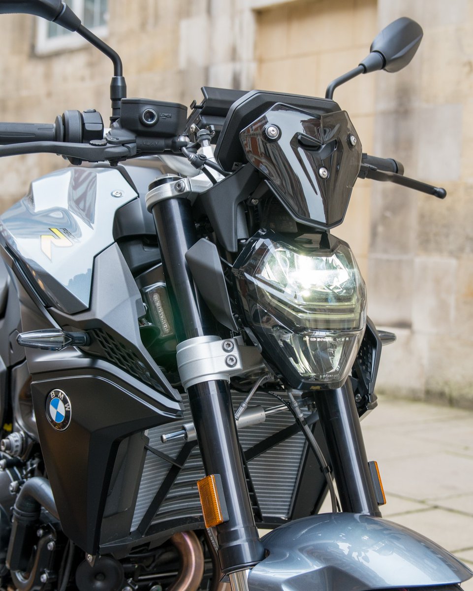 BMWPL_Bikes's tweet photo. Behind the muscular gestures of the F 900 R stands pure riding enjoyment. The tank is towards the front providing optimal mass distribution and a short tail. The compact underfloor silencer supports this crisp look. https://t.co/FpvyOnraqH