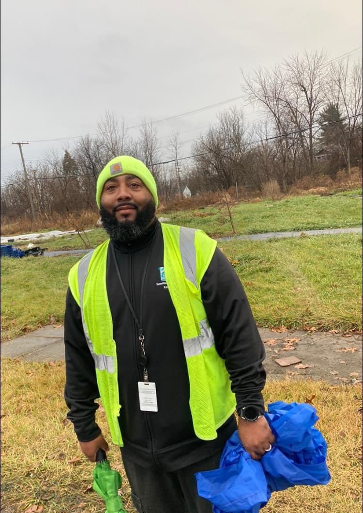 DetroitCDD313's tweet photo. Join us in wishing field team members Kareem and Greg a happy belated birthday!!
Thank you for your hard work and dedication!
#DetroitDemolition #3DStrong
#Detroit #Demo https://t.co/9bqJMCKLtt
