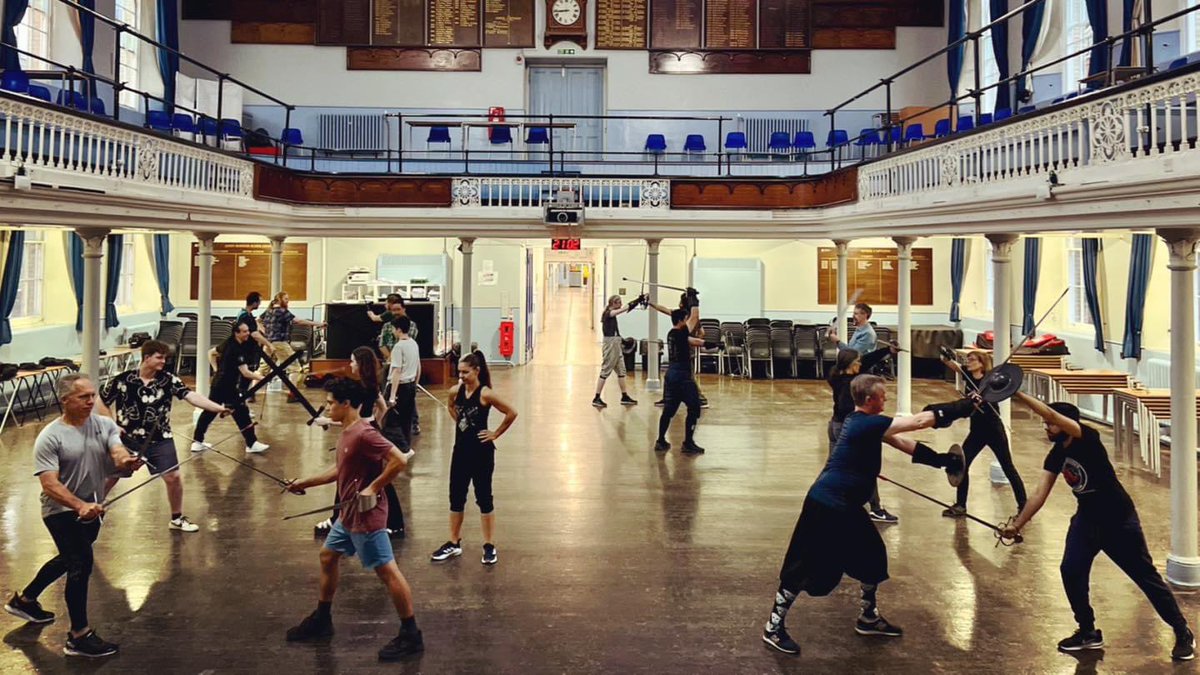 LondonLongsword's tweet photo. The paired weapons class. Sword and dagger from Mair, sword and buckler from Marozzo. 
A truly excellent class, join us every Monday at 8 pm.
https://t.co/sH459sDx8B
#hema #historicalfencing #swordanddagger #swordandbuckler #learnswordfighting https://t.co/nwkGhws7Hr