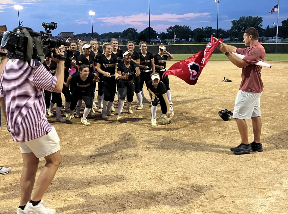 AnkenyFanatic's tweet photo. . @AnkenySoftball edges conference rival Waukee to advance to the Class 5A state tournament: https://t.co/PEicaT1qnX https://t.co/2mUd2UiVhI