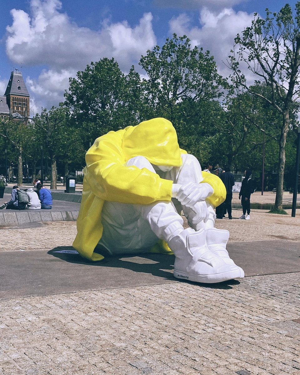 Zelfdoding is doodsoorzaak nummer 1 bij jongeren onder de 30 jaar. Met dit kunstwerk (nu nog te zien op het Museumplein) wordt hier aandacht voor gevraagd. #stillestrijd stillestrijd.com