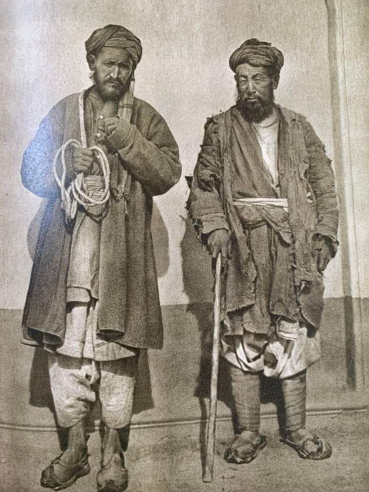 Hasanaliadalat's tweet photo. درد هزاره ها درد ناسور شکست تاریخی در زمان عبدالرحمان ، نسل کشی و اعمال تبعیض سیستماتیک است ، هیچ قومی در جهان در درازنای تاریخ به اندازه هزاره ها مورد تبعیض خشین سیستماتیک ، نسل کشی ،هویت زدایی و انسان زدایی قرار نگرفته اند ، بیش از ۱۳۰ سال درد بدون درمان.
#StopHazaraGenocide https://t.co/qU55PUUiY6