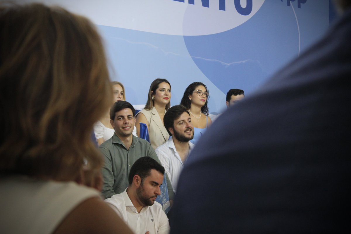 El #VeranoAzul ha llegado a la #RegiónDeMurcia.

#EsElMomento de que <a href="/NunezFeijoo/">Alberto Núñez Feijóo</a> sea el presidente que merecemos y que, como ya hace el presidente <a href="/LopezMirasF/">Fernando López Miras</a>, trabaje por los todos jóvenes.

Quedan 11 días.