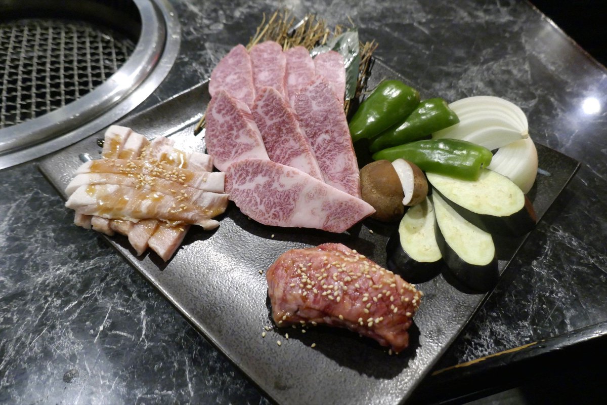 meisuiyugi's tweet photo. @bozu_108 JR京浜東北線の東十条駅近くで黒毛和牛の食べ放題が楽しめる「たなか畜産東十条店」を推したいです！

オーダーバイキング(120分)かつ、5000円以下で黒毛和牛を含めたお肉が食べ放題&amp;バカウマな点が最高です！

https://t.co/Q0U01tlmdJ https://t.co/zGObGq9V1S