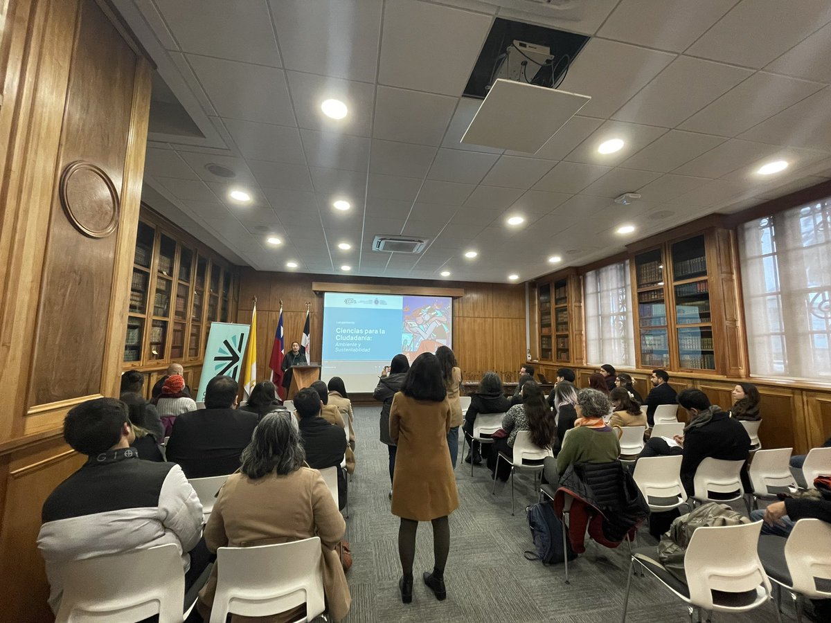 ¡Comenzó el lanzamiento de Ciencias para la Ciudadanía: Ambiente y Sustentabilidad! Trabajo realizado por 
<a href="/AccionClimaPUCV/">Centro de Acción Climática PUCV</a> y <a href="/CIDSTEMPUCV/">Cidstem PUCV</a>, ambos centros de la <a href="/pucv_cl/">PUCV</a> 👏🏻

Sigue la transmisión en YouTube: youtube.com/live/iXAUcfeQp…