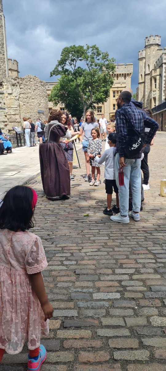 ElizabethSelby's tweet photo. #familyconnect
@TowerHamletsNow
We've had a series of family workshops in our school and today was the final one where they all visited the Tower of London. They had so much fun! https://t.co/KBeB4uFJJV