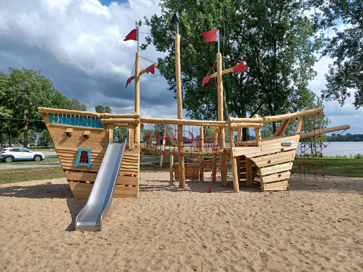 Vanmiddag bij de opening van de zandmeren deel 1 fase 1, Julie en Guus zijn groot fan van het schip, aanrader!