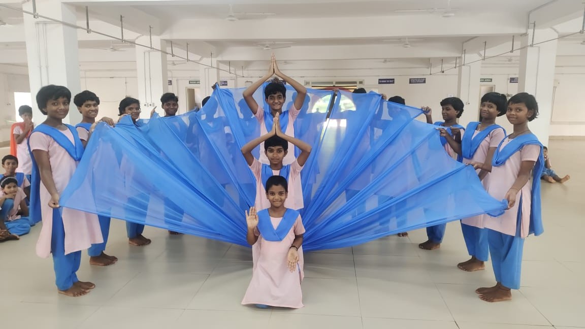 Our students at KISS Baripada pose for a 📸 after a stunning dance performance!