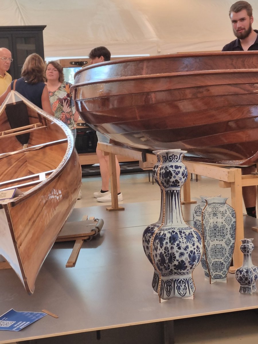 Vakantie? Nou goed, we waren gisteren ook nog langs de expositie/eindpresentatie van studenten aan het Hout- en Meubileringscollege. Wat een vakwerk zeg, moest het echt even delen!