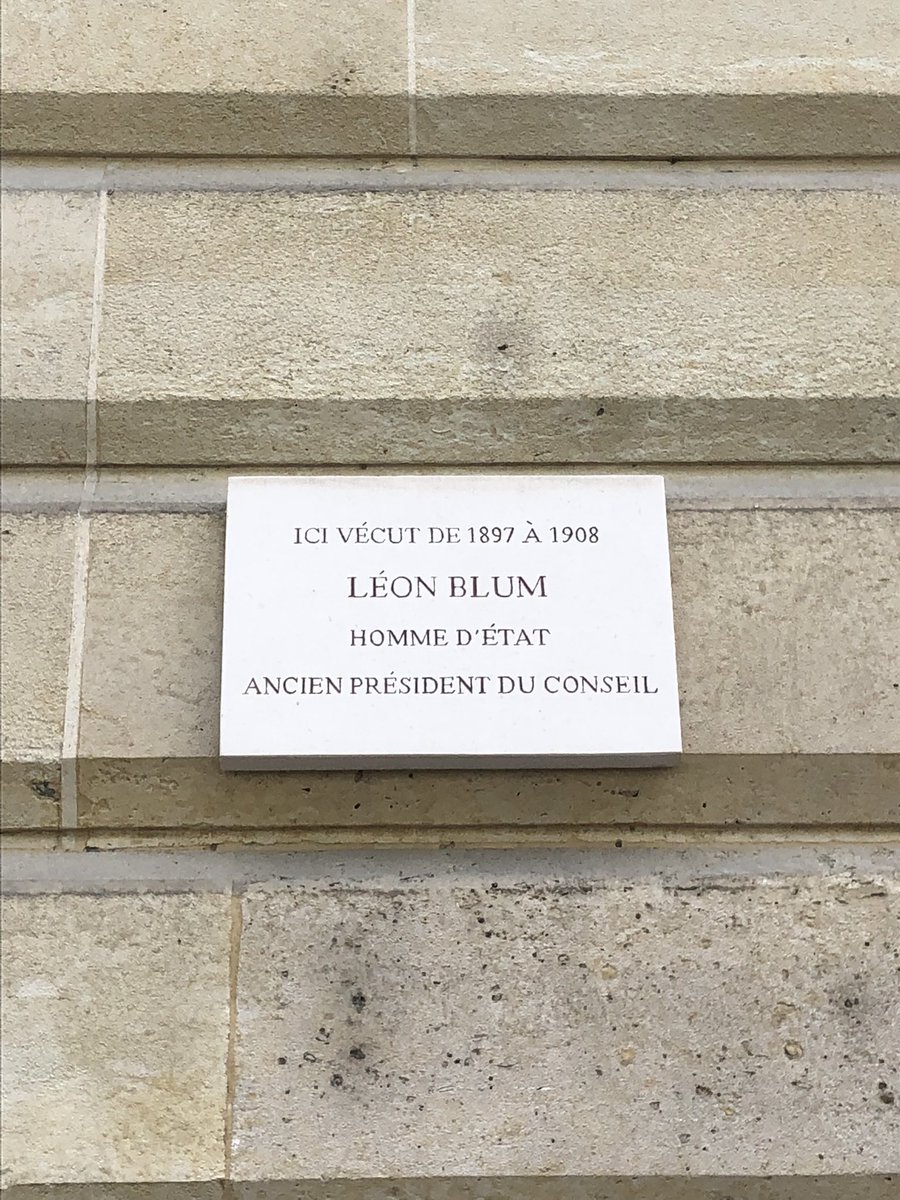 Se promener dans Paris l’été.
#leonblum 
#unevieheroique 
#jardinduluxembourg