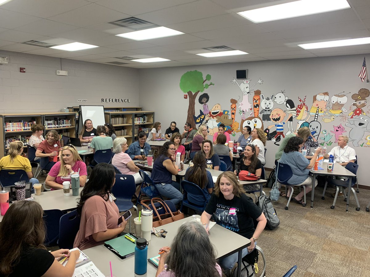 Alkren62's tweet photo. Ready to get things jumping with the difference makers at Hillrise Elementary in @LCPSnet #connectb4content #connect4kids #rclfirst 🍎🍎 https://t.co/H74hWAP3F3