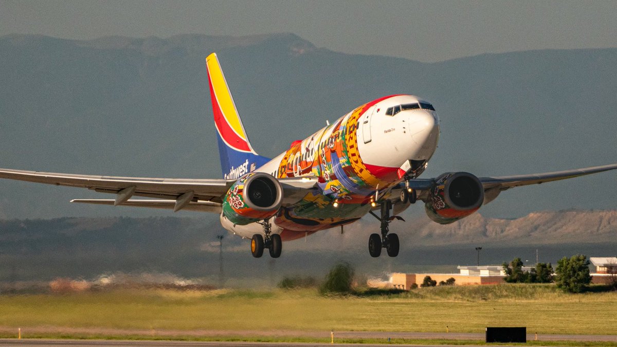 COSAirport's tweet photo. 🌺 We love when we get special visitors! #FloridaOne https://t.co/AKjGXe0SYz