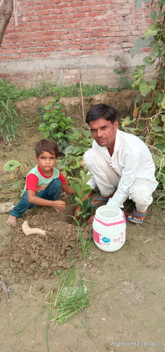 UmeshKu64871163's tweet photo. सांसे हो रही कम, आओ पेड़ लगाएं हम।
 #एक_पौधा_एक_संकल्प 🌳👏
#वृक्षारोपण_अभियान 1 जुलाई से 2023, तक
#वीरांगना_ऊदा_देवी_पासी_सेवा_समिति रजि0
@PawanKu98564169 @PRADEEP79892978 @SujitKu40479653 https://t.co/nYDwDHFSdZ