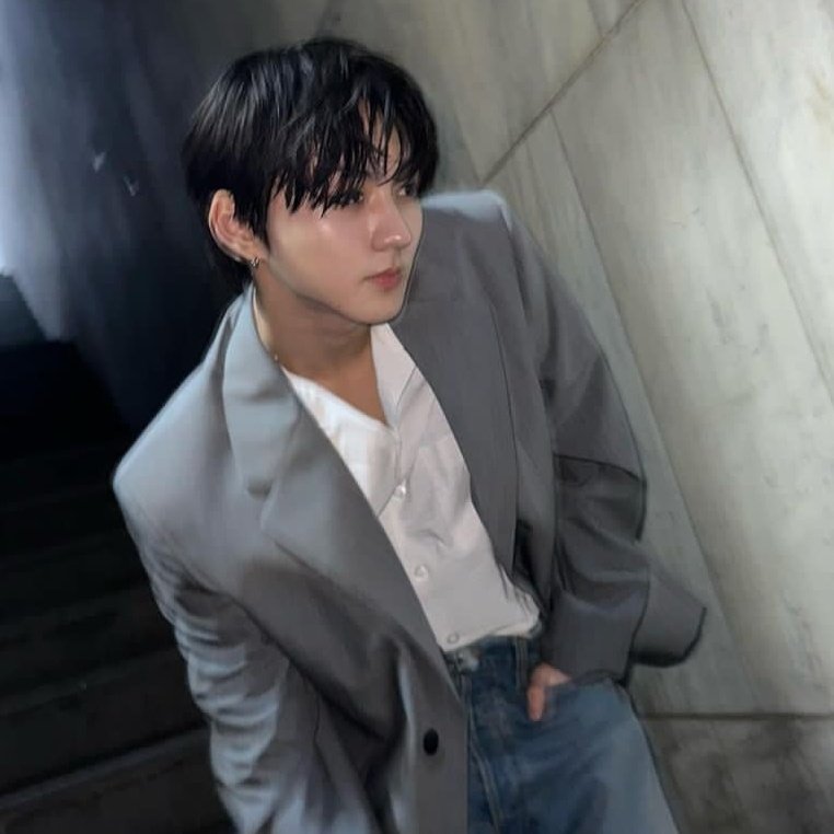 jjetniphat_'s tweet photo. ปี 4 check✅️
#.NewProfilePic https://t.co/Zzc395xzUc