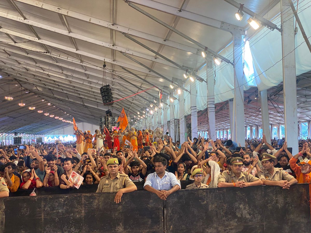 POLICE COMMISSIONERATE GAUTAM BUDDH NAGAR (@noidapolice) on Twitter photo рдерд╛рдирд╛ рд╕реВрд░рдЬрдкреБрд░ рдХреНрд╖реЗрддреНрд░рд╛рдВрддрд░реНрдЧрдд рдЖрдЪрд╛рд░реНрдп рдзреАрд░реЗрдВрджреНрд░ рд╢рд╛рд╕реНрддреНрд░реА/рдмрд╛рдмрд╛ рдмрд╛рдЧреЗрд╢реНрд╡рд░ рдХреЗ рдкреНрд░рд╡рдЪрди рдХрд╛рд░реНрдпрдХреНрд░рдо рдореЗрдВ рд╢рд╛рдВрддрд┐ рд╡реНрдпрд╡рд╕реНрдерд╛ рд╕реНрдерд╛рдкрд┐рдд рд╣реИред рдореМрдХреЗ рдкрд░ рдкрд░реНрдпрд╛рдкреНрдд рдорд╛рддреНрд░рд╛ рдореЗрдВ рдкреБрд▓рд┐рд╕ рдмрд▓ рдореМрдЬреВрдж рд╣реИред рдХрдерд╛ рдХрд╛ рдЖрдпреЛрдЬрди рд╢рд╛рдВрддрд┐рдкреВрд░реНрдг рддрд░реАрдХреЗ рд╕реЗ рдкреНрд░рд╕рд╛рд░рд┐рдд рд╣реЛ рд░рд╣рд╛ рд╣реИред рдерд╛рдирд╛ рд╕реВрд░рдЬрдкреБрд░ рдХреНрд╖реЗрддреНрд░рд╛рдВрддрд░реНрдЧрдд рдЖрдЪрд╛рд░реНрдп рдзреАрд░реЗрдВрджреНрд░ рд╢рд╛рд╕реНрддреНрд░реА/рдмрд╛рдмрд╛ рдмрд╛рдЧреЗрд╢реНрд╡рд░ рдХреЗ рдкреНрд░рд╡рдЪрди рдХрд╛рд░реНрдпрдХреНрд░рдо рдореЗрдВ рд╢рд╛рдВрддрд┐ рд╡реНрдпрд╡рд╕реНрдерд╛ рд╕реНрдерд╛рдкрд┐рдд рд╣реИред рдореМрдХреЗ рдкрд░ рдкрд░реНрдпрд╛рдкреНрдд рдорд╛рддреНрд░рд╛ рдореЗрдВ рдкреБрд▓рд┐рд╕ рдмрд▓ рдореМрдЬреВрдж рд╣реИред рдХрдерд╛ рдХрд╛ рдЖрдпреЛрдЬрди рд╢рд╛рдВрддрд┐рдкреВрд░реНрдг рддрд░реАрдХреЗ рд╕реЗ рдкреНрд░рд╕рд╛рд░рд┐рдд рд╣реЛ рд░рд╣рд╛ рд╣реИред