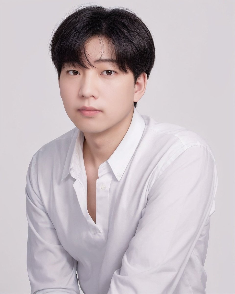 daniel_yul's tweet photo. AI프로필은 사기성이 크다 https://t.co/ZErZqASkfn